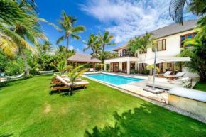 Imagine being in the middle of paradise with the soft sea breeze